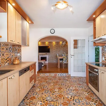 Karmen Zaton (Zadar)